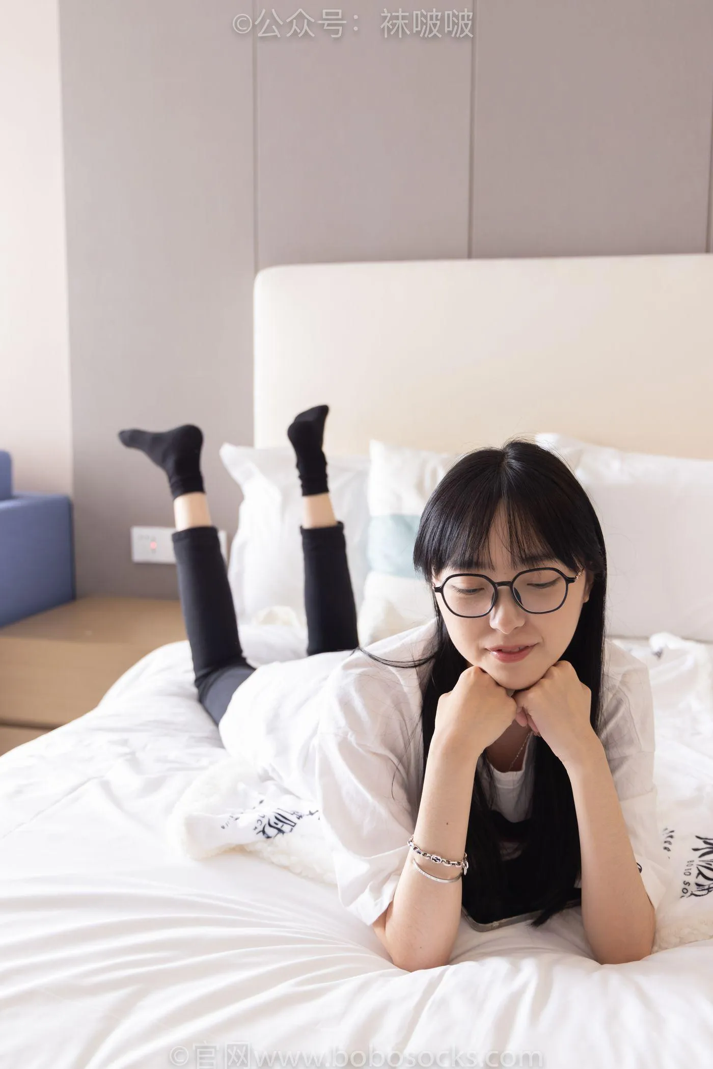 [BoBoSocks袜啵啵]NO.055 稚予-斯凯奇运动鞋、白棉袜、黑棉袜 [139P]插图3